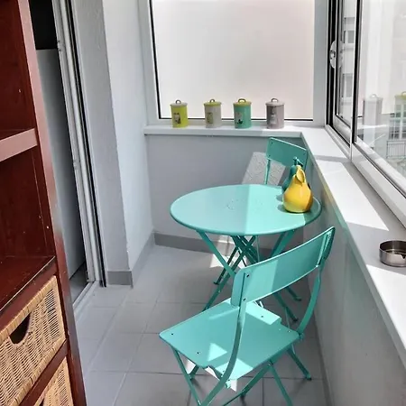 3 Pieces En Plein Centre De *