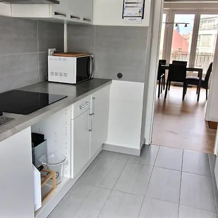 3 Pieces En Plein Centre De *